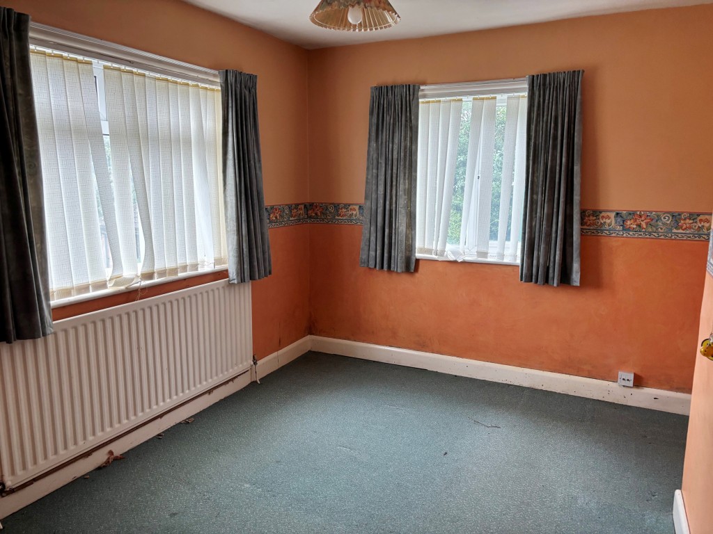 Lot: 7 - DETACHED BUNGALOW ON A PLOT WITH POTENTIAL - Bedroom
